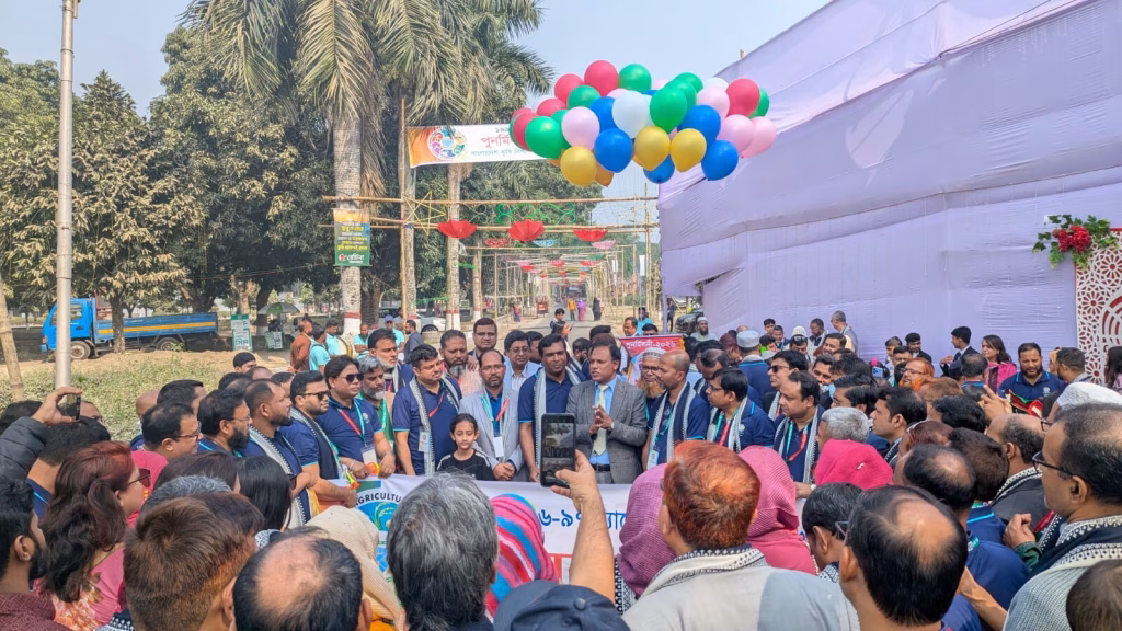 স্মৃতি আর বন্ধুত্বের টানে বাকৃবিতে ৯৬–৯৭ ব্যাচের প্রাক্তন শিক্ষার্থীদের পুনর্মিলন