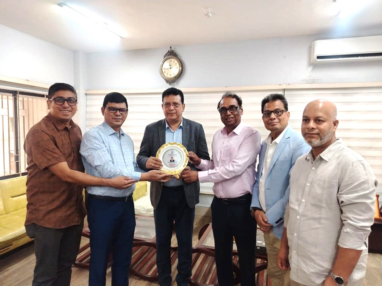 নবনিযুক্ত মহাপরিচালক মো. শাহজামান খানকে বাফিটা ইসি কমিটির ফুলেল শুভেচ্ছা ও সৌজন্য সাক্ষাৎ