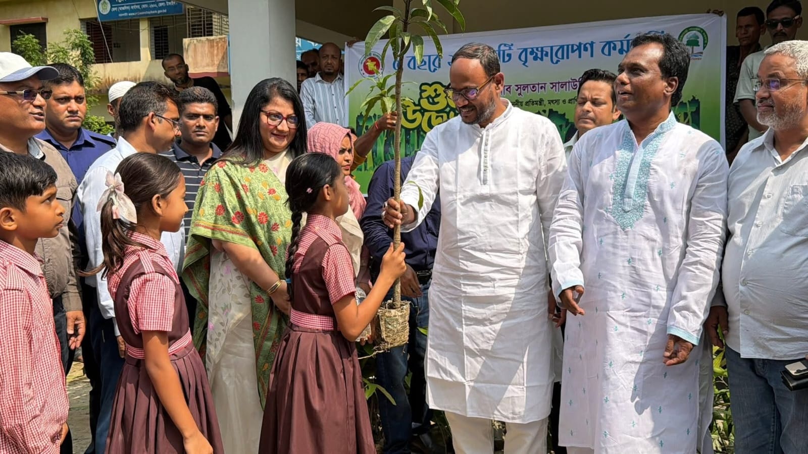 পরিবেশের ভারসাম্য রক্ষায় সারাদেশে বৃক্ষরোপণ কর্মসূচি বাস্তবায়ন করছে সরকার: মৎস্য ও প্রাণিসম্পদ  প্রতিমন্ত্রী